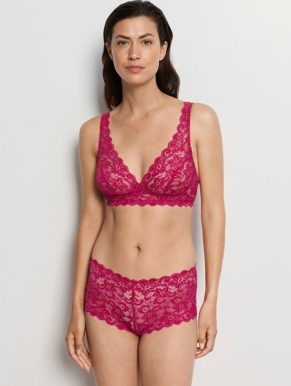 Hanro Lace Soft Cup Bra With Matching Underwear